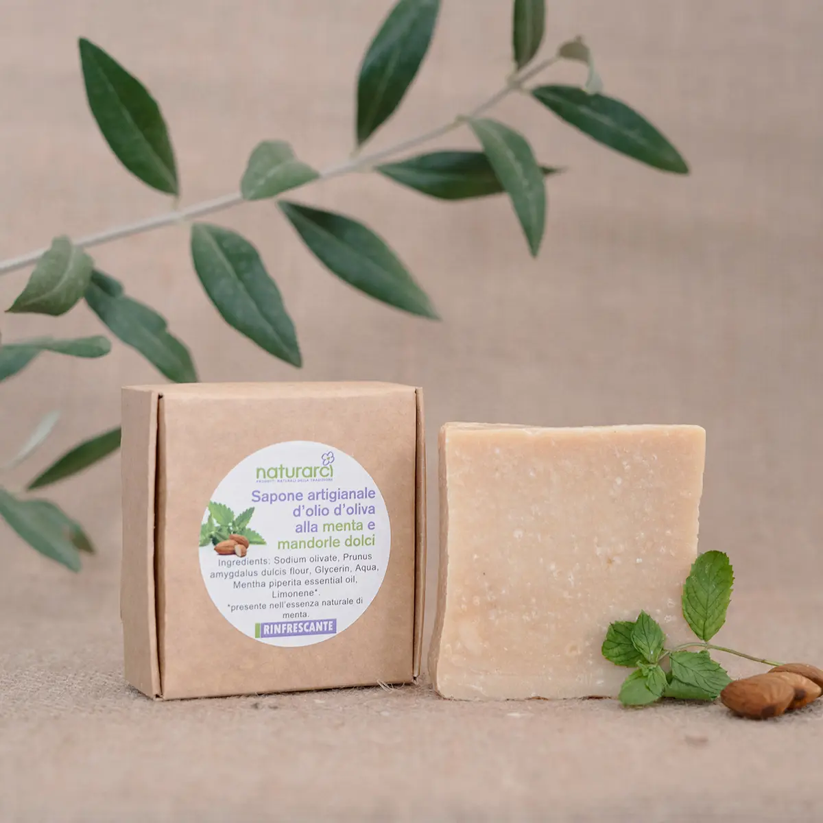 Sapone d'olio d'oliva alla menta e mandorle dolci